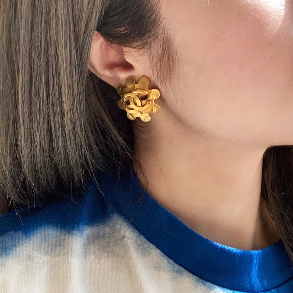 CHANEL VINTAGE snowflake earrings